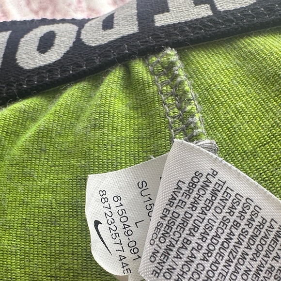 Nike Women's Green Leggings - Picture 6 of 6